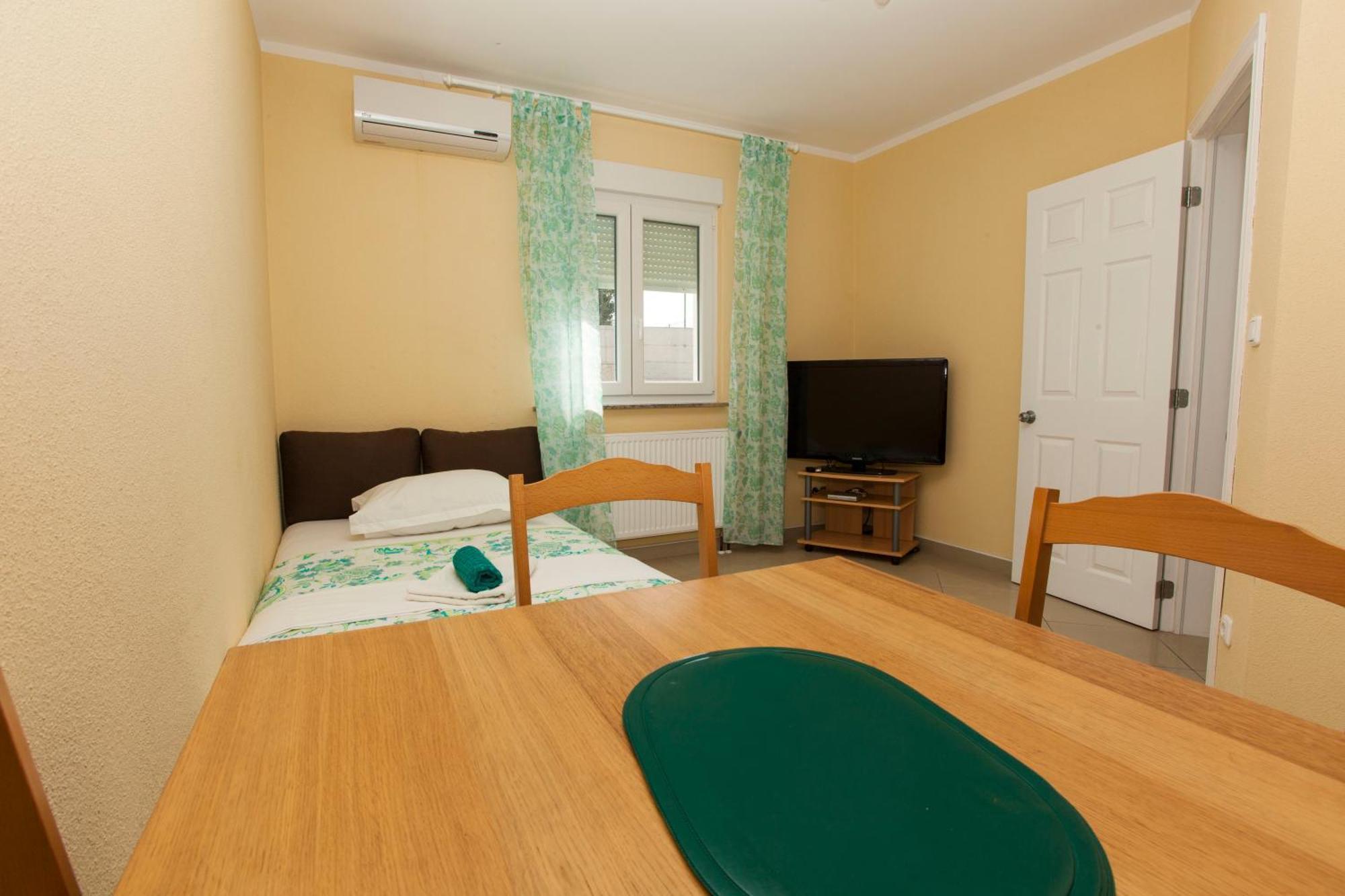 Apartments Damjanovic Makarska Oda fotoğraf