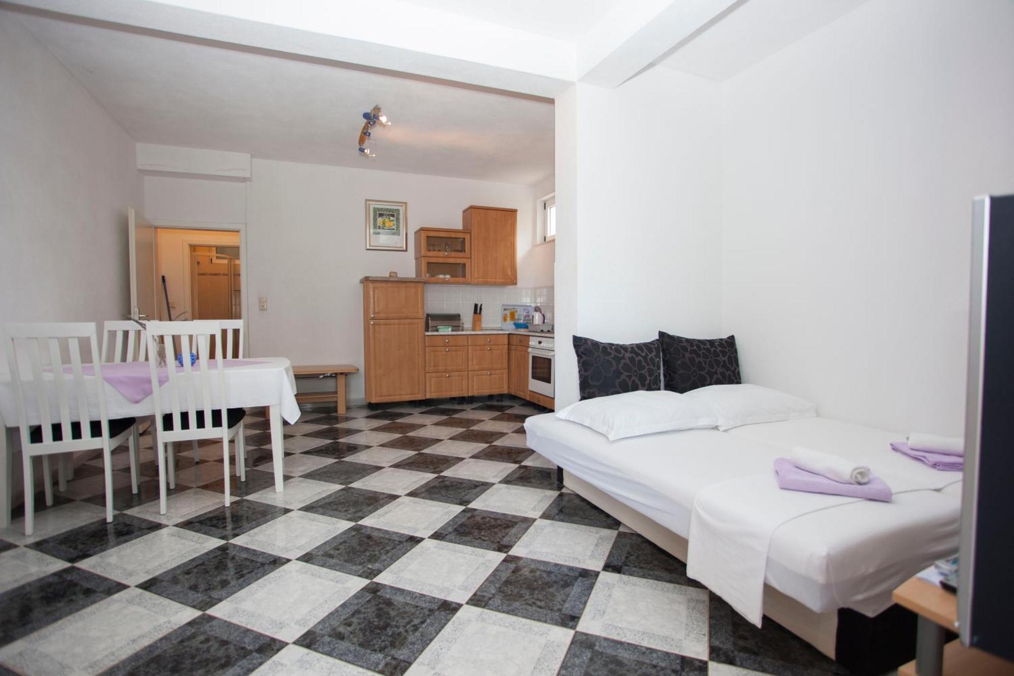 Apartments Damjanovic Makarska Oda fotoğraf