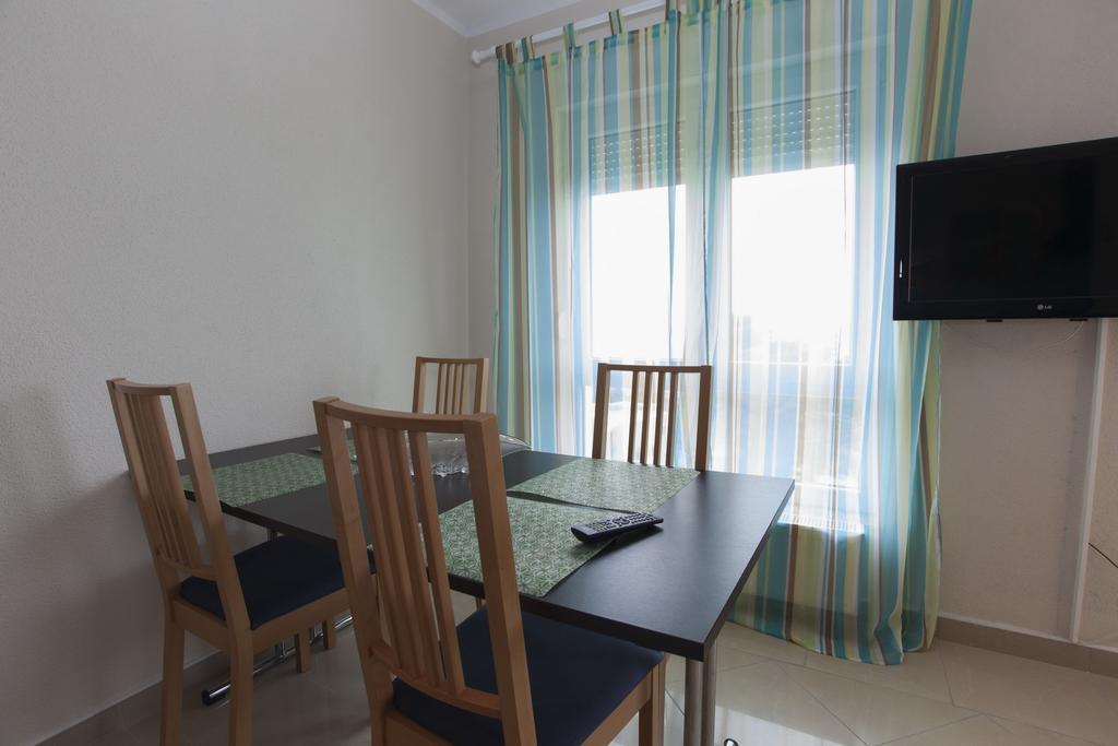 Apartments Damjanovic Makarska Oda fotoğraf