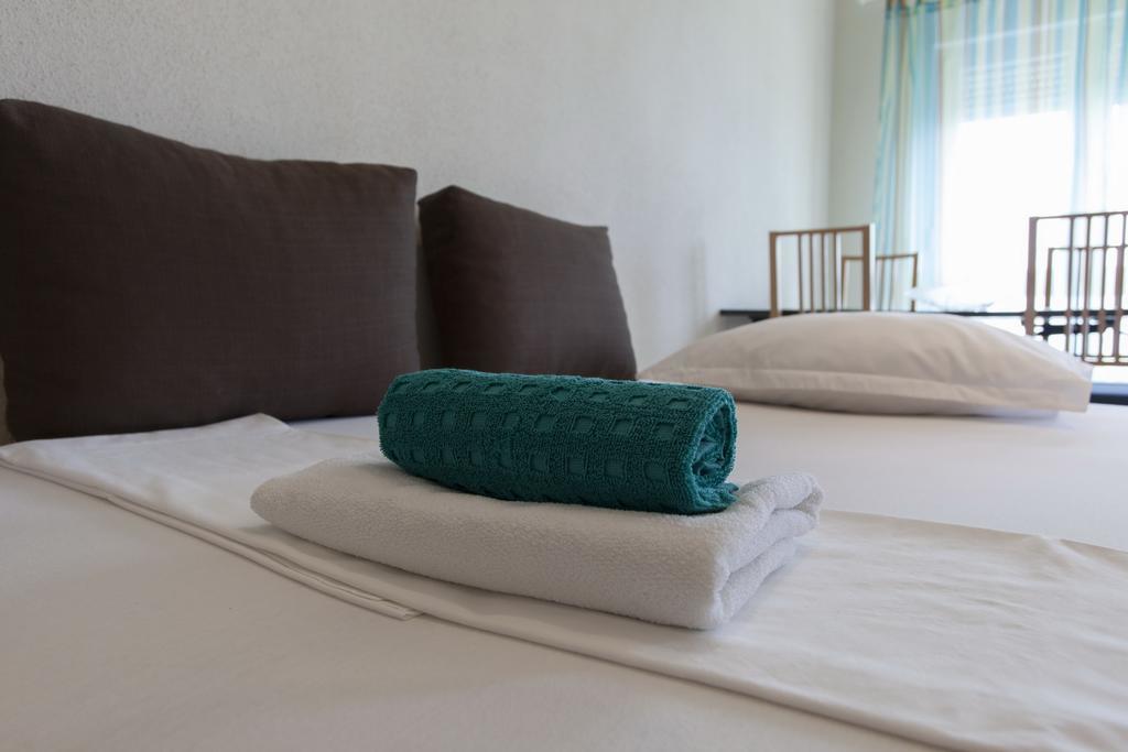 Apartments Damjanovic Makarska Oda fotoğraf