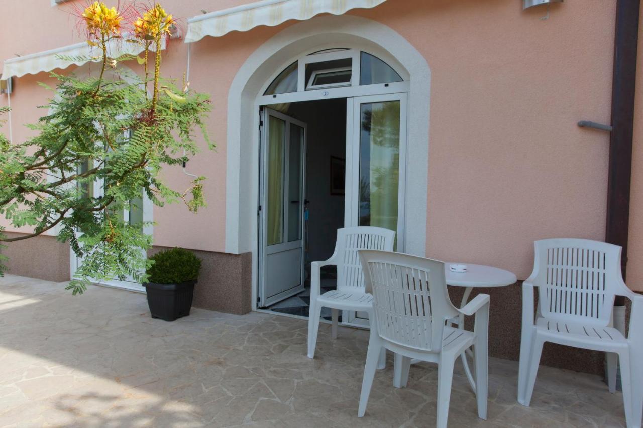 Apartments Damjanovic Makarska Oda fotoğraf