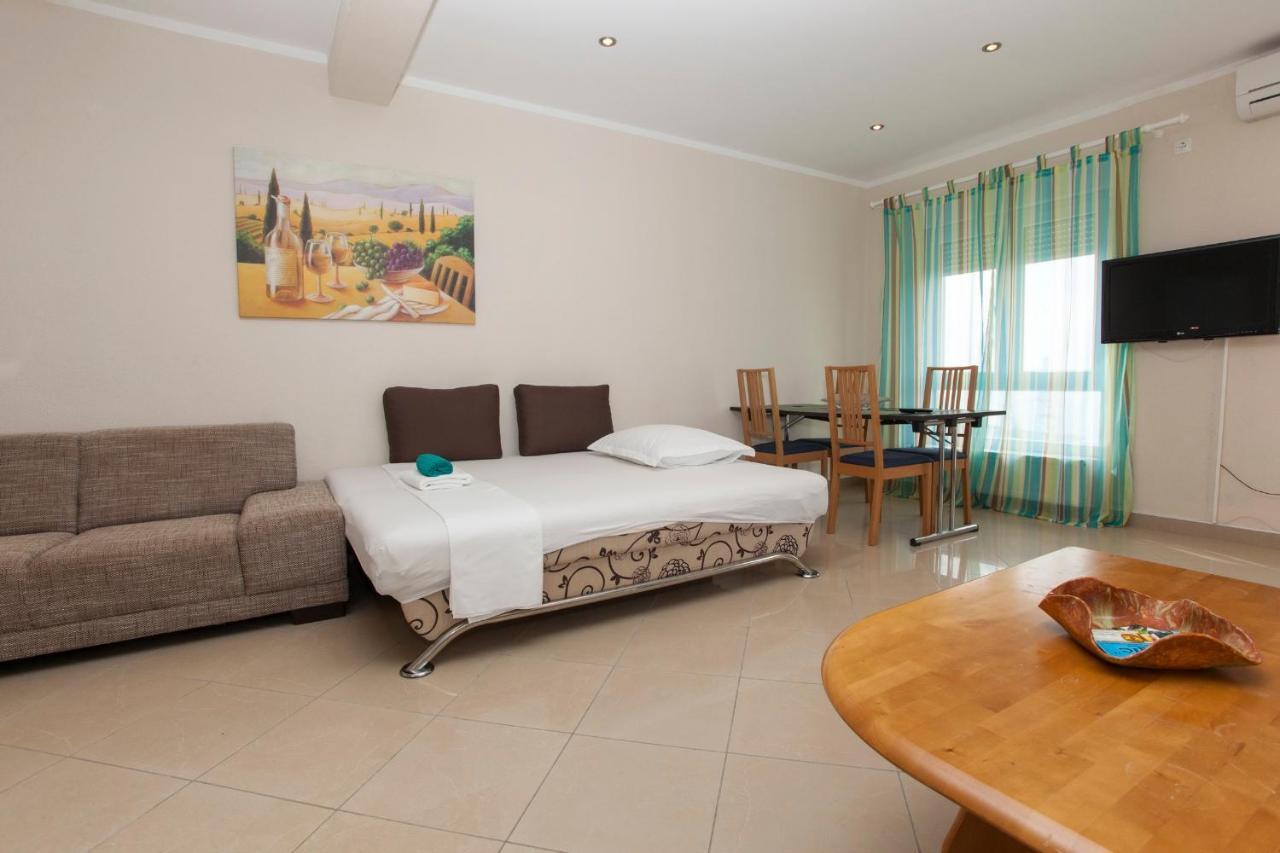 Apartments Damjanovic Makarska Oda fotoğraf