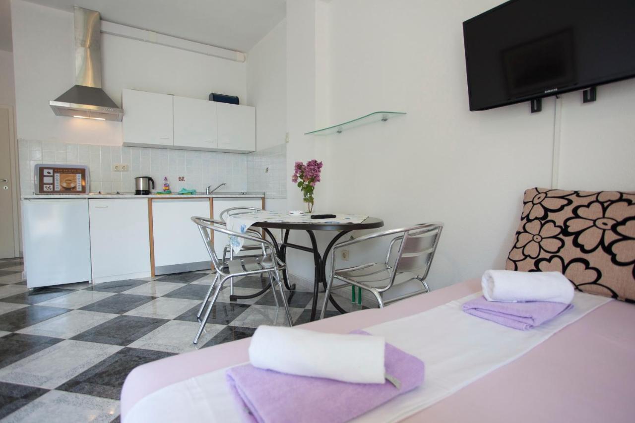 Apartments Damjanovic Makarska Oda fotoğraf