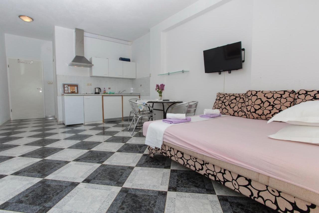 Apartments Damjanovic Makarska Oda fotoğraf